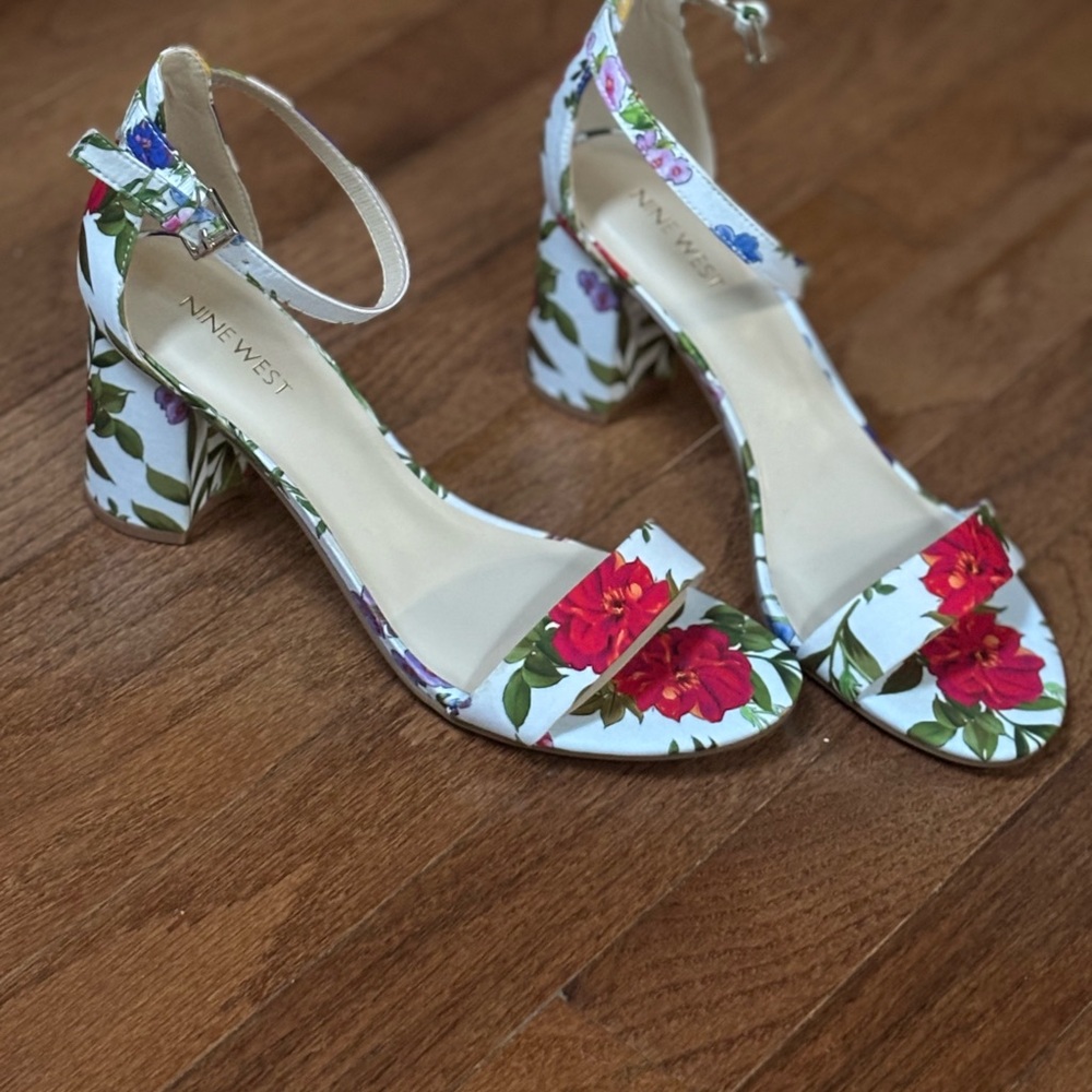 Nine West floral Red and Green Heels with Block Design